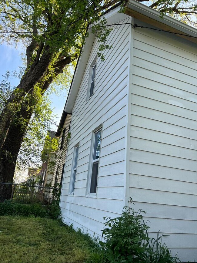 Building Photo - 5051 Pershing Ave