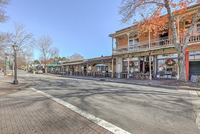 Building Photo - 529 Warm Springs Cir