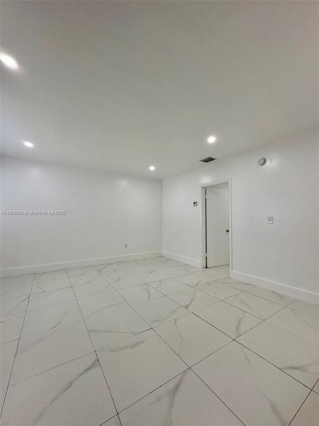 Building Photo - 62 NE 78th St