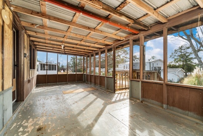 Building Photo - Quiet Getaway