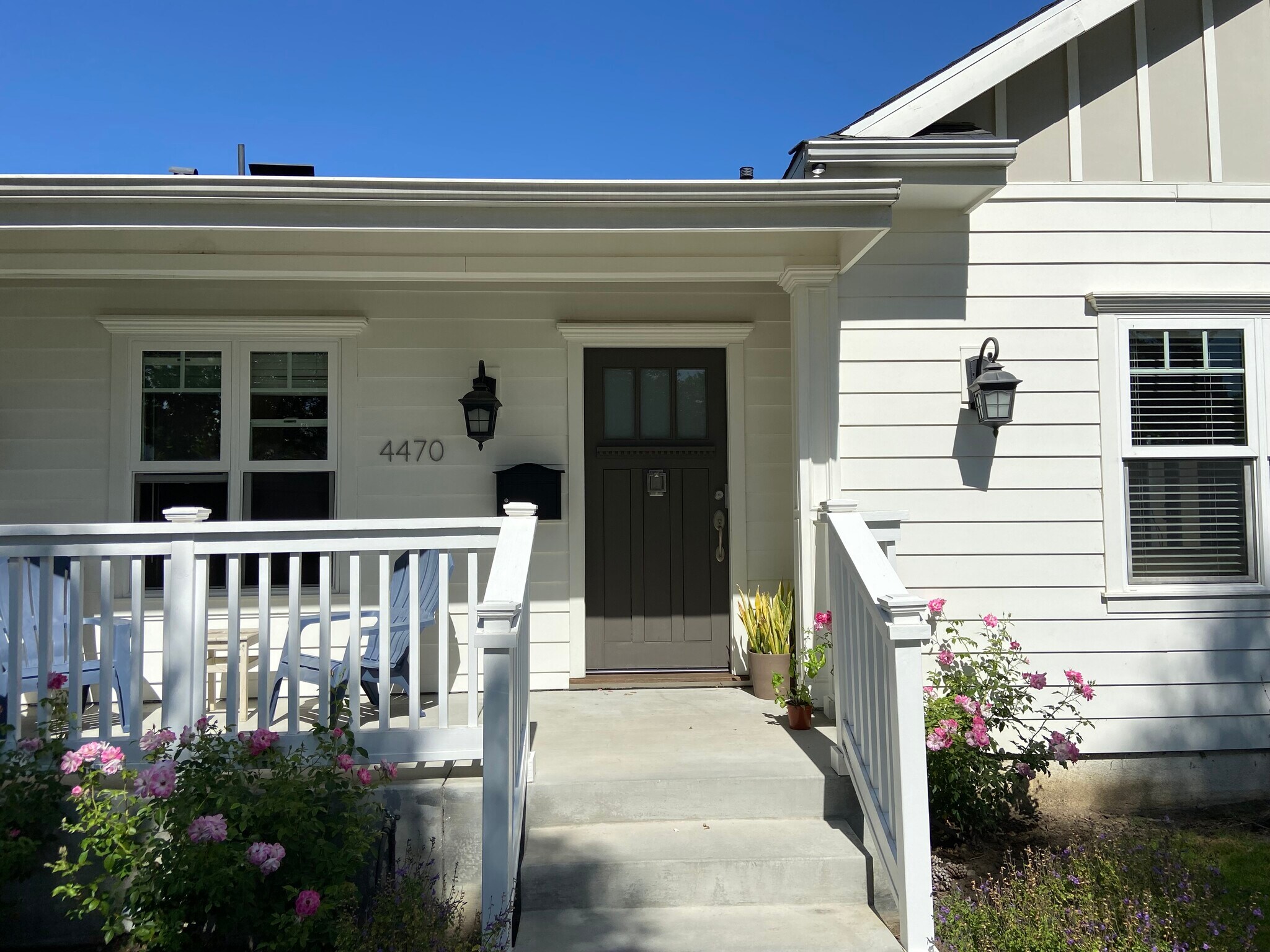 Building Photo - 4470 Stansbury Ave