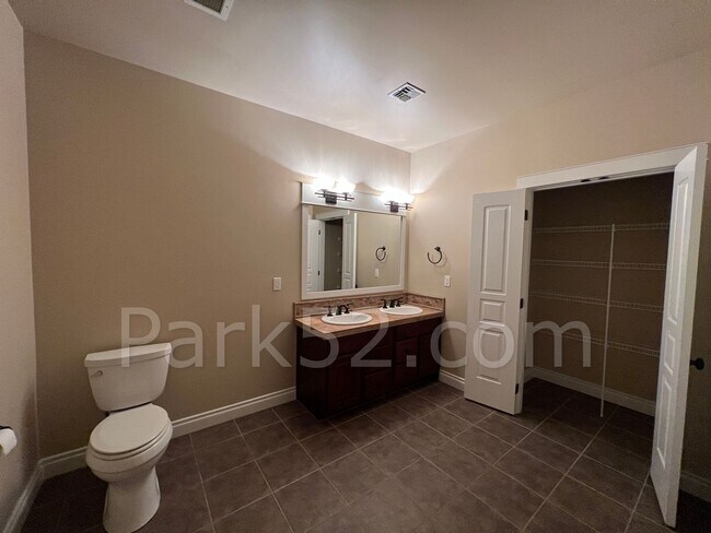 Building Photo - 1 Bed 1.5 Bath Theater District Condo + Am...