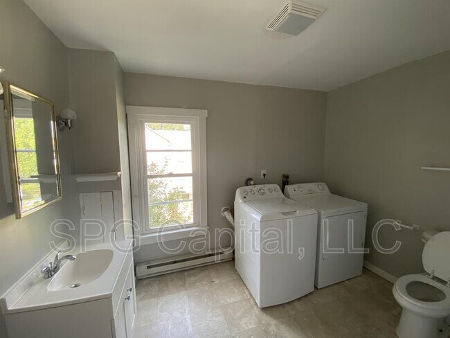 Building Photo - 114 Park St