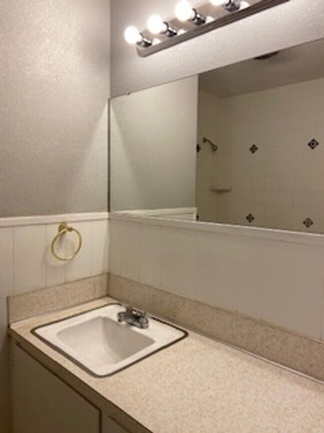 Building Photo - 318 N La Salle Dr