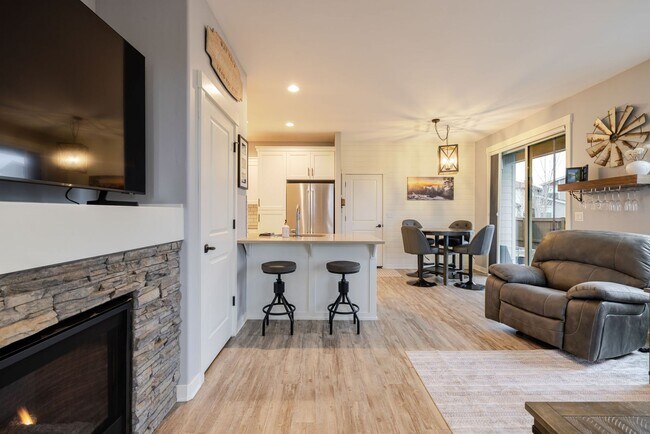 Building Photo - Charming Redmond Craftsman Retreat – Stylish 3-Bed, 3-Bath Home with Community Amenities