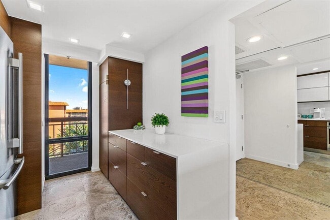 Building Photo - 2707 N Ocean Blvd