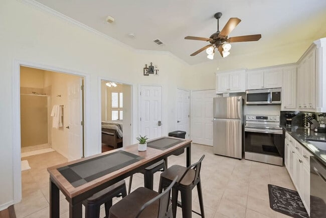 Building Photo - 811 Mallard Pointe Dr