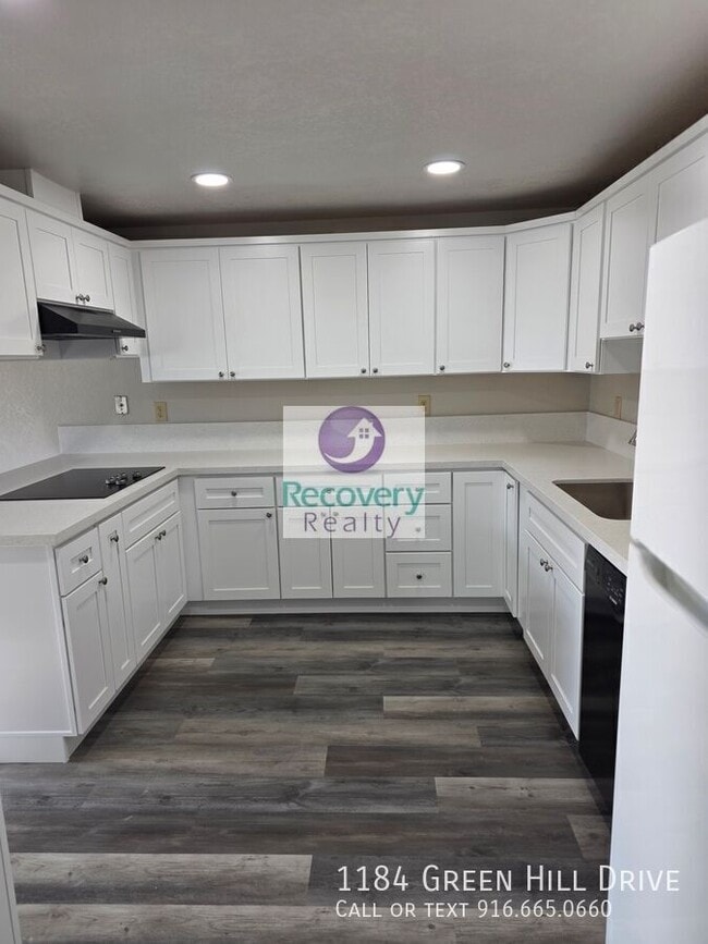 Building Photo - 1184 Green Hill Dr