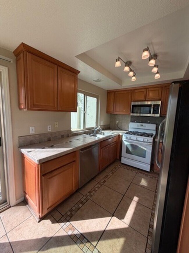 Building Photo - 941 Pinyon Ct