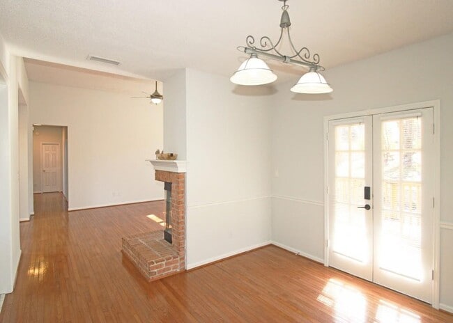 Building Photo - 303 Leeward Walk Ln