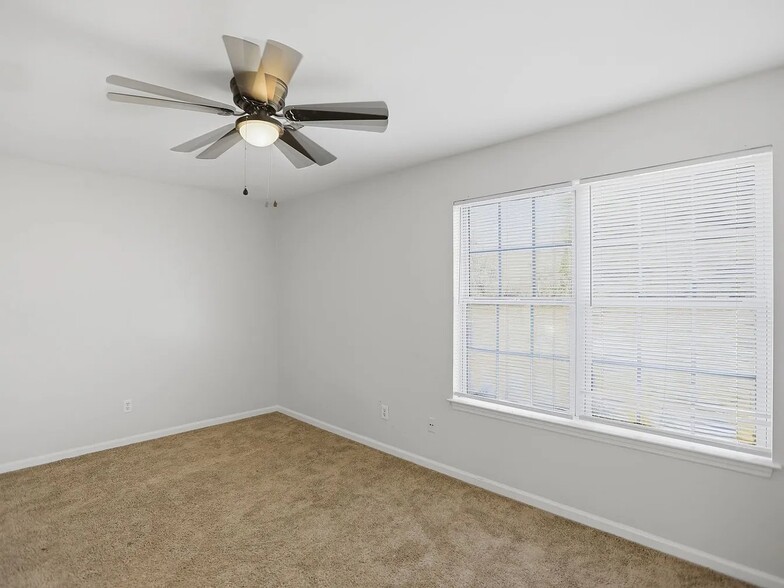 Building Photo - 4040 Cedars Pkwy