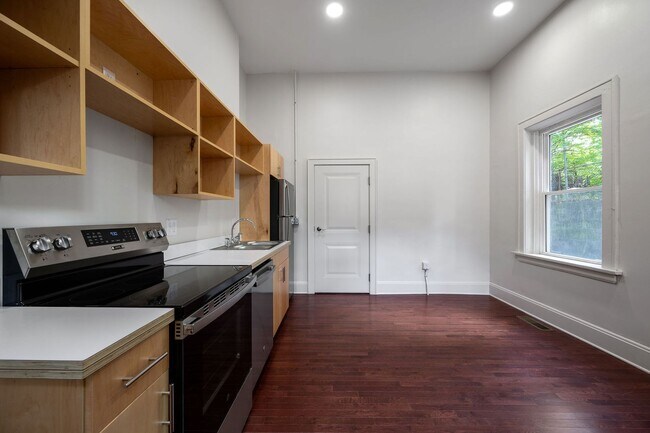 Building Photo - Coming Soon: Stylish 1BR Apartment – ETA 1...