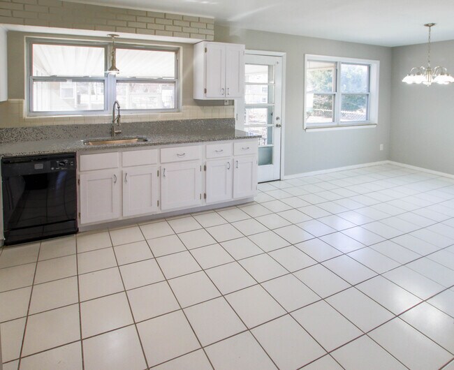 Building Photo - 1419 Drayton Ave