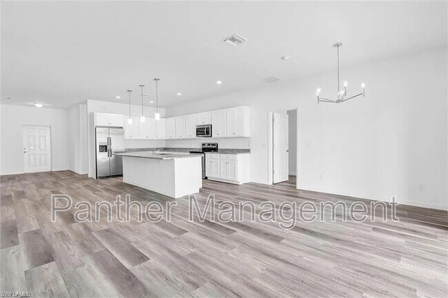 Building Photo - 422 NE 20th Terrace