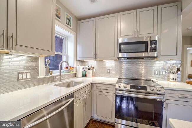 Building Photo - 1239 Simms Pl NE