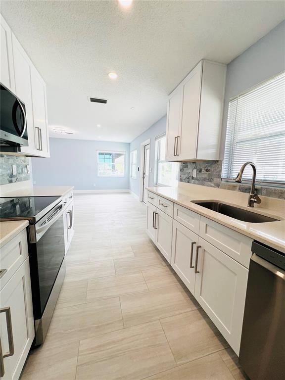 Building Photo - 160 175th Terrace Dr E