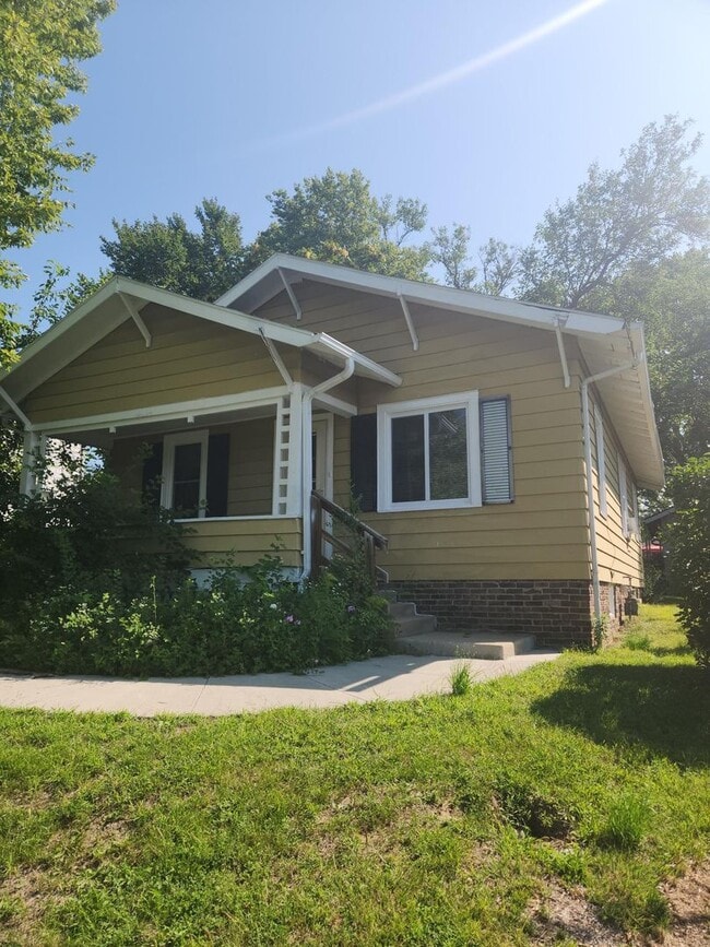 Building Photo - Northside 2 bedroom, 1 bathroom for rent