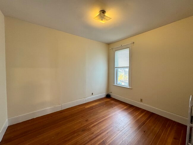 Building Photo - 144 Hillside St