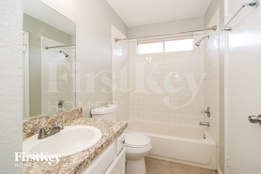 Building Photo - 2503 Silver Trumpet Dr