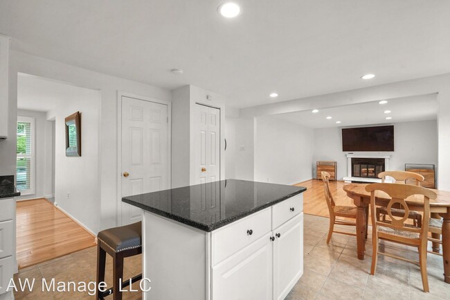 Building Photo - 4 br, 3.5 bath House - 14817 Soft Wind Dr