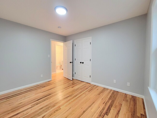 Building Photo - 11-13-13 Wallis Ave