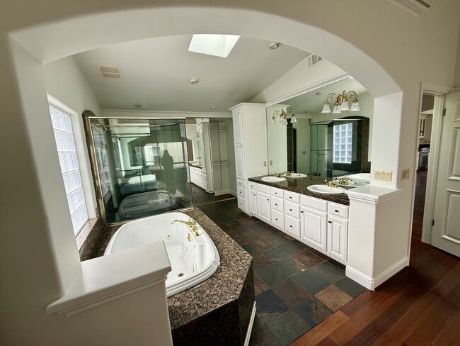 Building Photo - 143 Alamo Ave