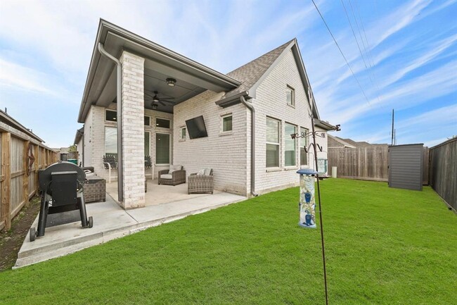 Building Photo - 327 Jolly Ginger Dr