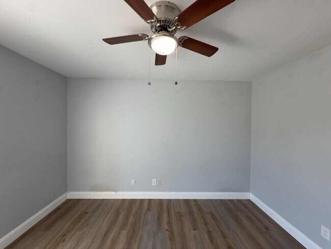 Building Photo - 8917 Vernon Dr