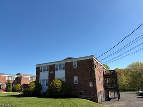 Building Photo - 6 Columbia Dr