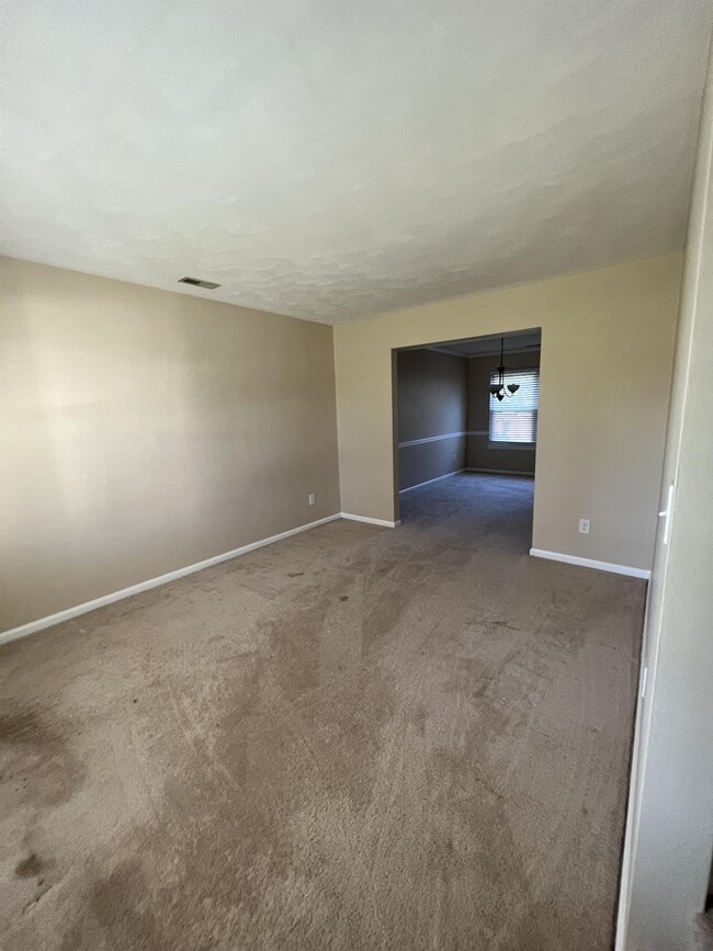 Building Photo - 3701 Castlewood Dr