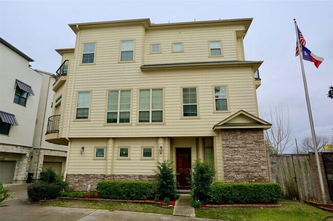 Building Photo - 114 Heights Blvd