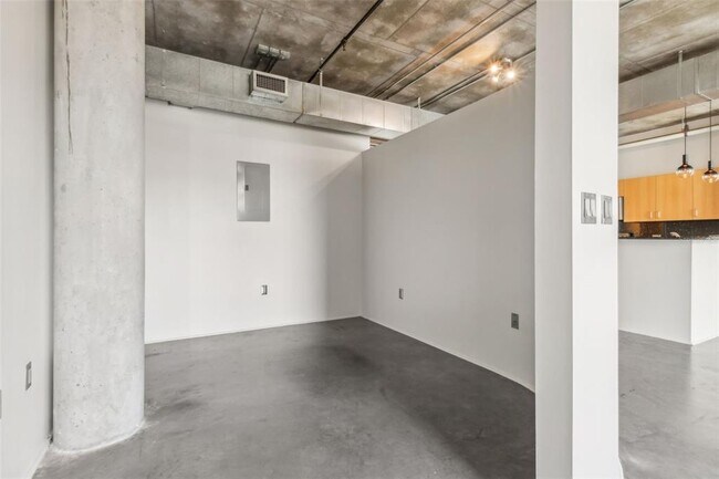 Building Photo - 10 N Summerlin Ave