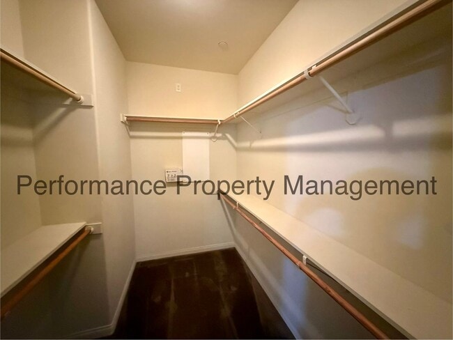 Building Photo - Spacious 4 Bed/2 Bath S Bakersfield Home w/ RBP & $0 Deposit Option