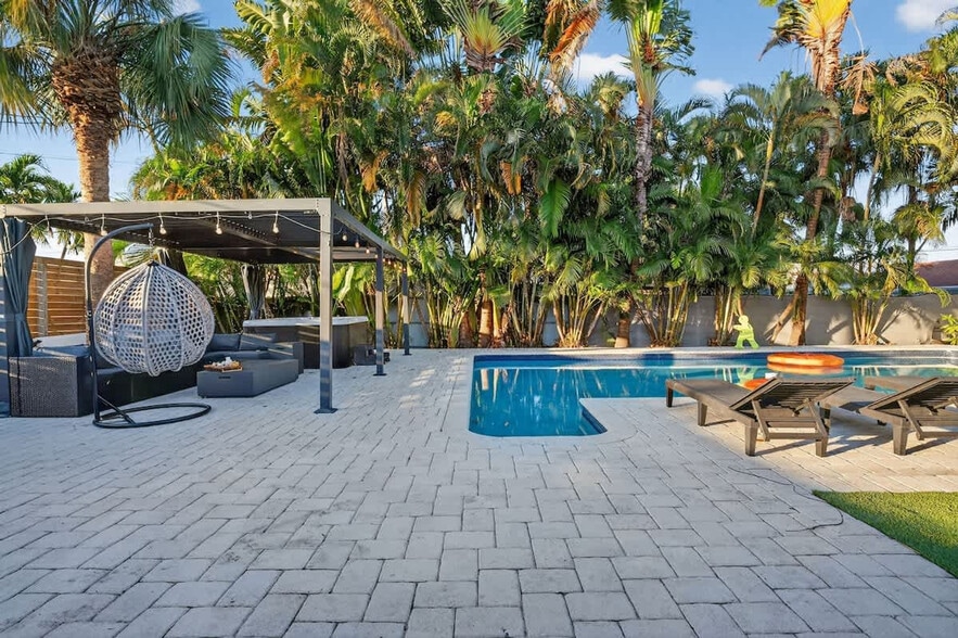 Building Photo - 2423 NE 202nd St