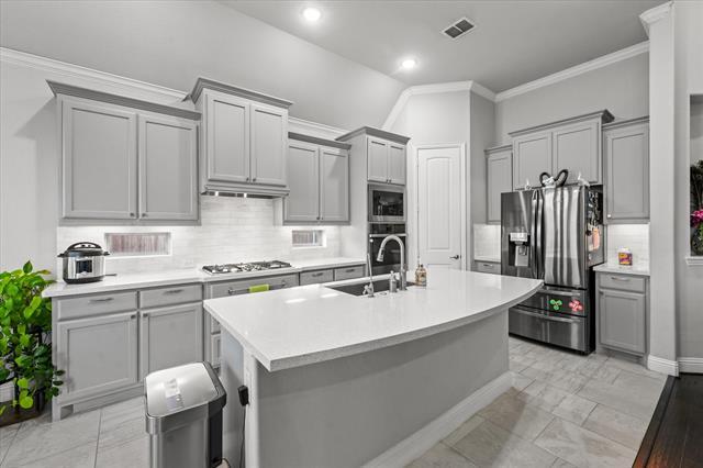 Building Photo - 352 Long Meadow Way