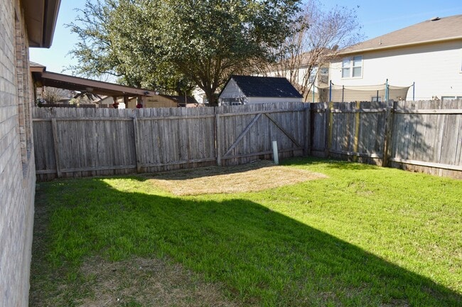 Building Photo - Newly remodeled 3 bed 2 bath