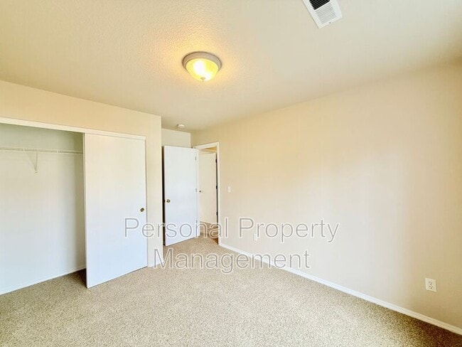 Building Photo - 11117 NE 104th St