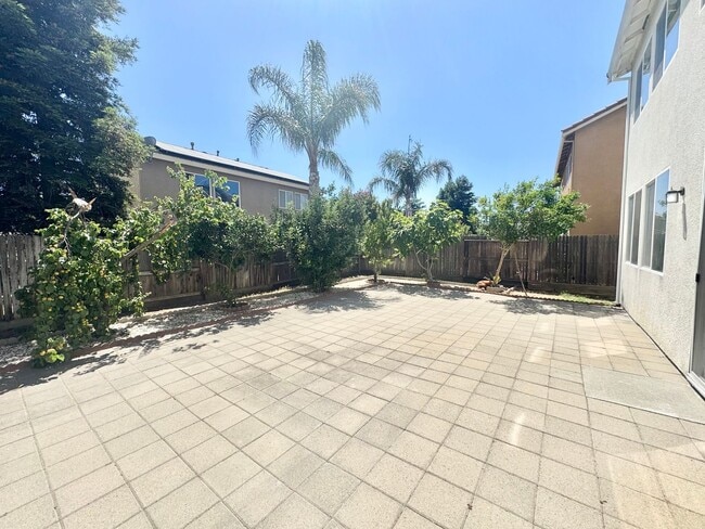 Building Photo - Lovely 2 Story Home In East Woodland In Great Location