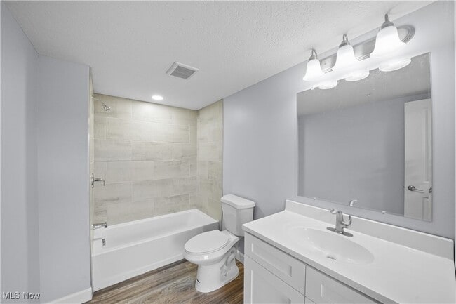 Building Photo - 1735 Merriman Rd