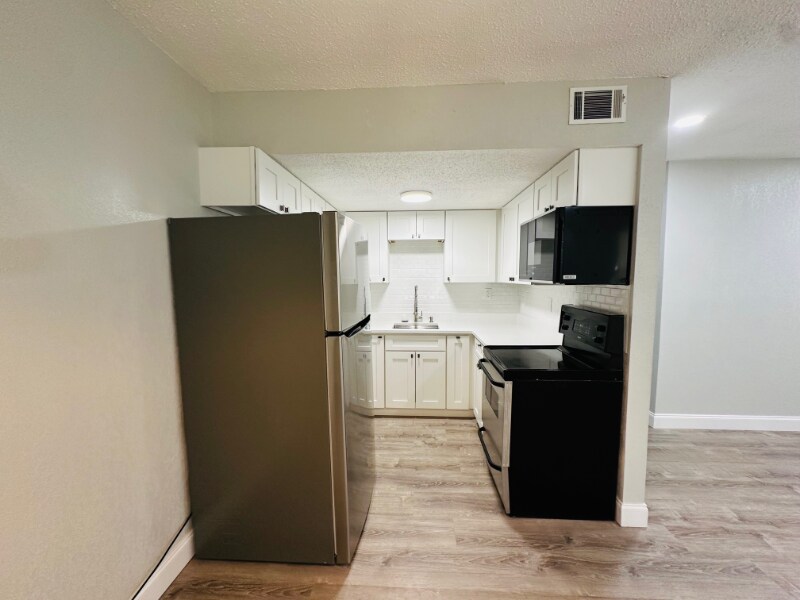 Building Photo - 618 93rd Ave N