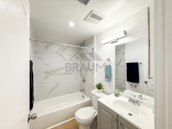 Building Photo - 10849 Fruitland Dr