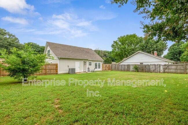 Building Photo - 2988 Christoval St