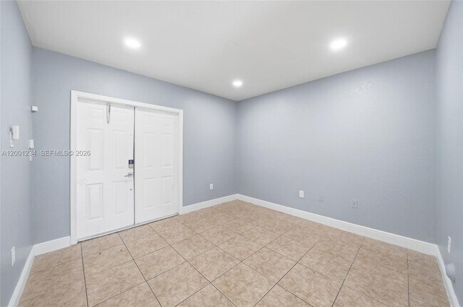 Building Photo - 902 SW 8th Pl