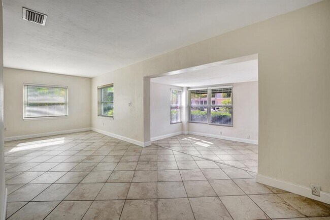 Building Photo - 933 SW 19th St