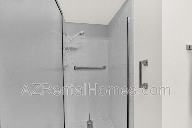 Building Photo - 2064 S Farnsworth Dr