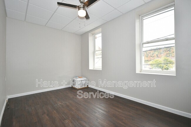 Building Photo - 933 4th Ave