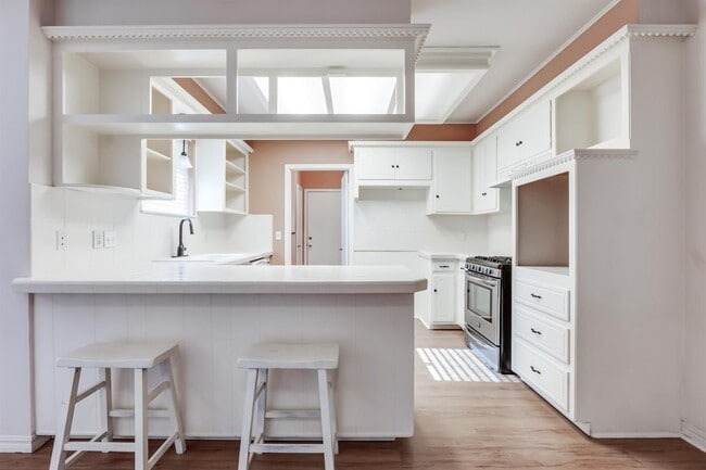 Building Photo - 11208 Surrey Hills Blvd