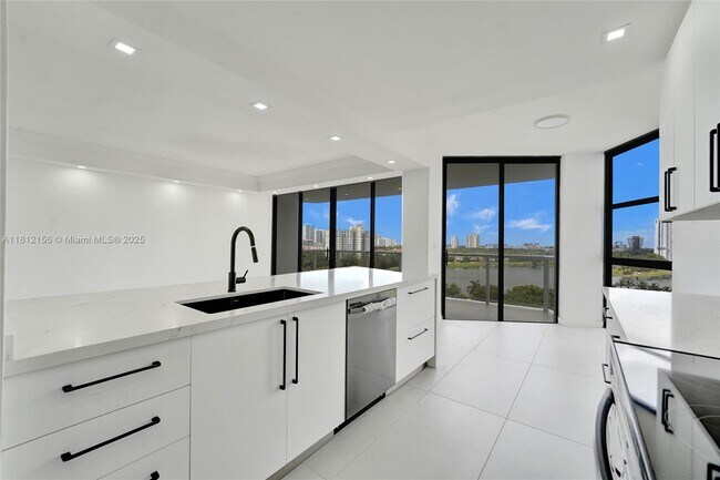 Building Photo - 20281 E Country Club Dr