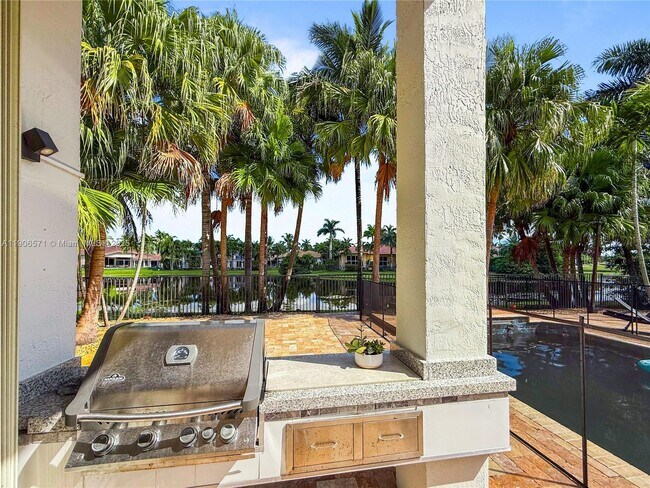 Building Photo - 2514 Poinciana Dr