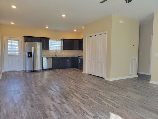 Building Photo - Spacious 2 bedroom, 2 full bath unit with large temp controlled storage unit!